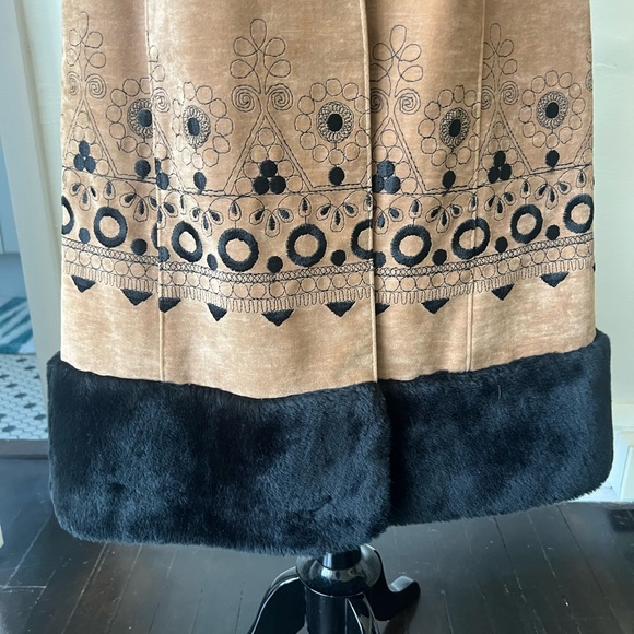 Vintage Bohemian 1970’s Coat 70’s Faux Fur Embroidered Coat - Picture 5 of 15